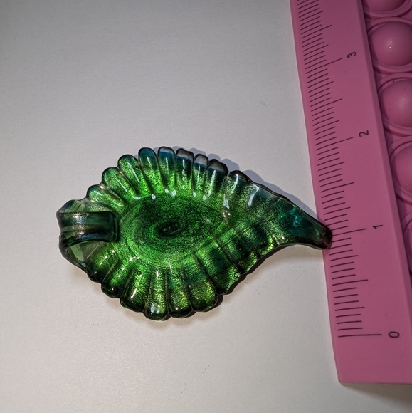 Textured Dichroic Glass Shell-Shaped Pendant Peacock Feather Necklace Charm - Picture 4 of 4